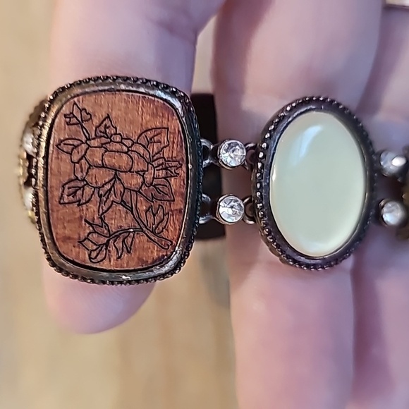 Vintage Engraved Wood and Opal Inset Bracelet Brass Hardware Retro Faux Stone - Picture 4 of 5